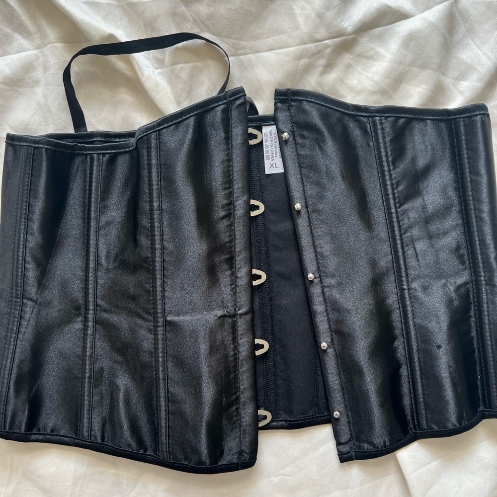 Waist trainor